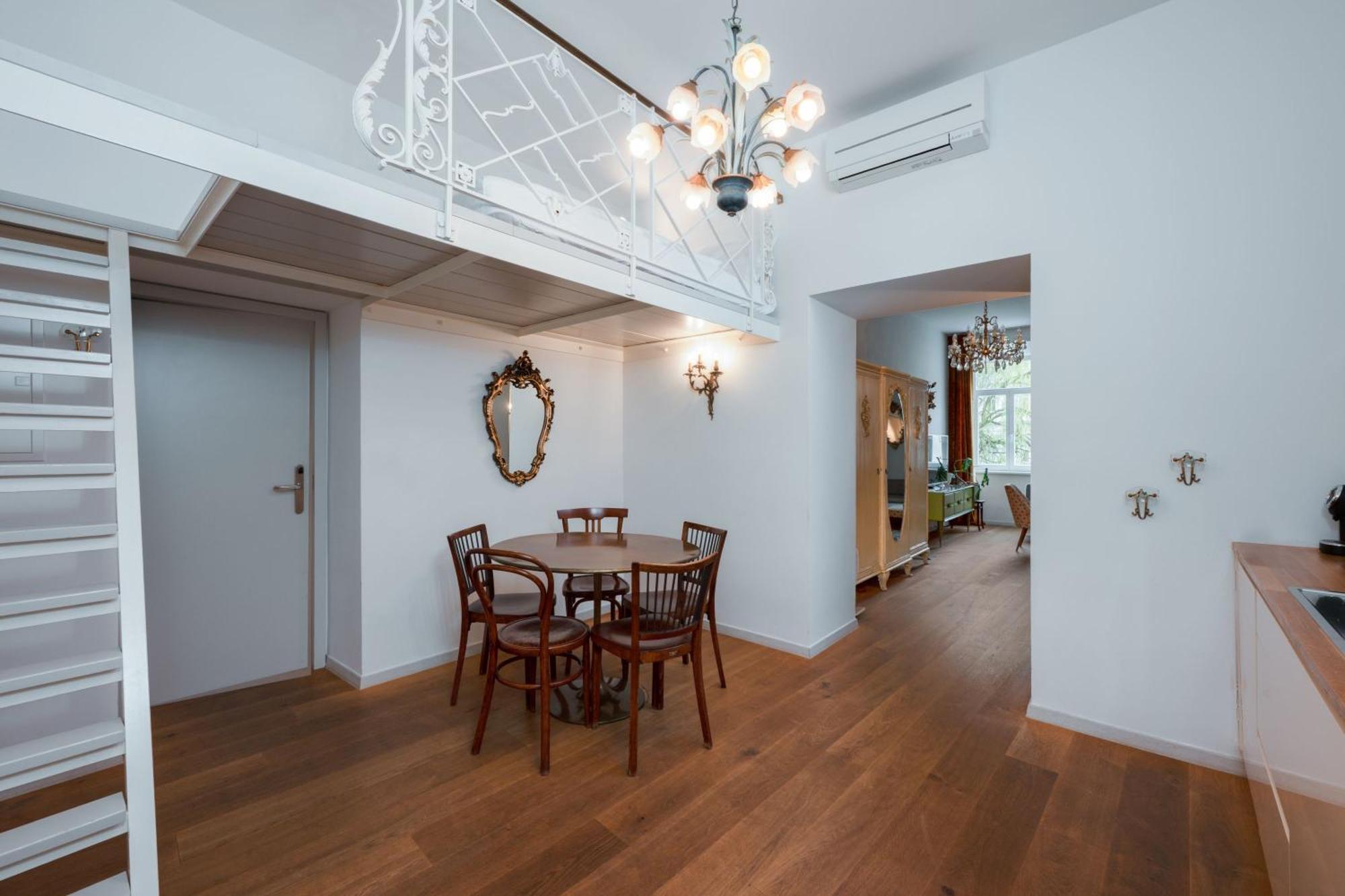 Tromostovje Apartments Ljubljana Bagian luar foto